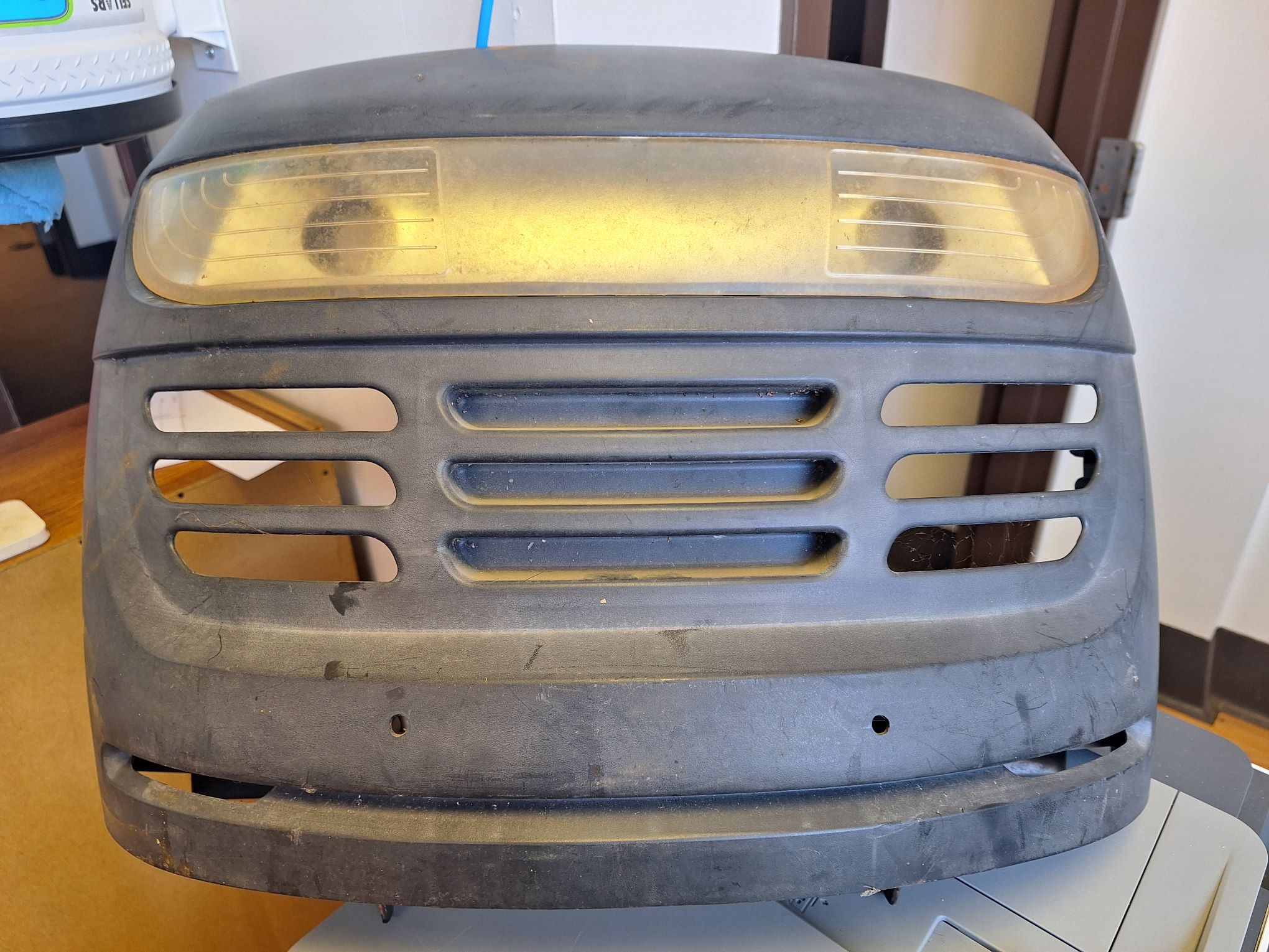 583126801 Front Grille Assy with headlight lens